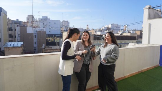 Ambiente en la terraza de IEM,