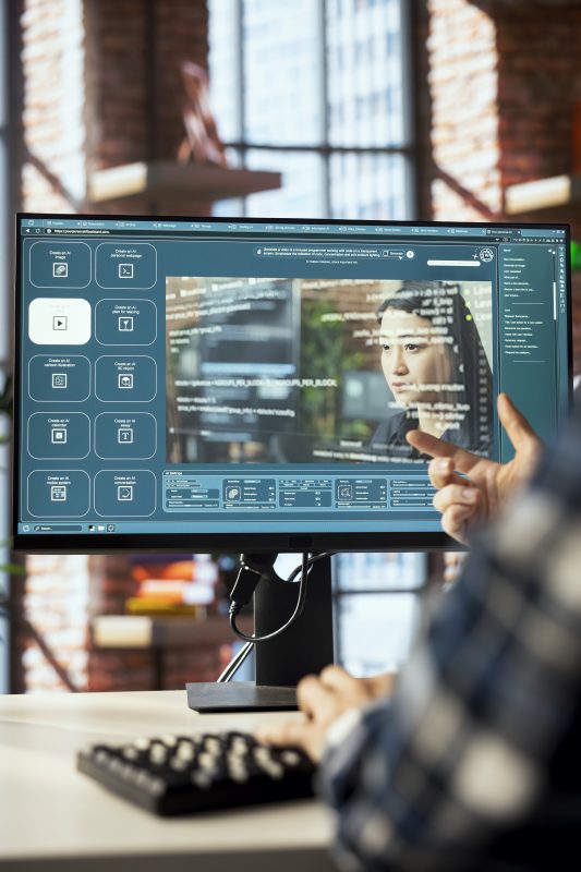 Trabajadora con Design Systems: qué son, por qué importan y cómo la IA está cambiando su mantenimiento